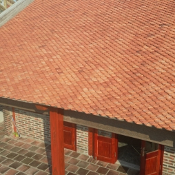 Ngói mũi hài gốm mộc màu nguyên bản tự nhiên -trùng tu kiến trúc chùa Bát Tràng