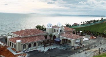 Resort phong cách Địa Trung Hải với ngói Mediteriano