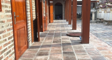 Nền gạch cổ tại Chùa Kim Trúc - Bát Tràng