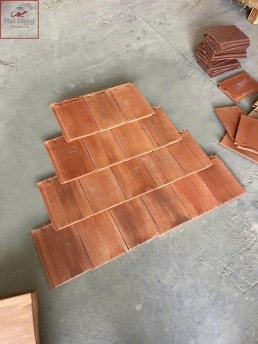 Ngói ManVillas vân gỗ đỏ 01