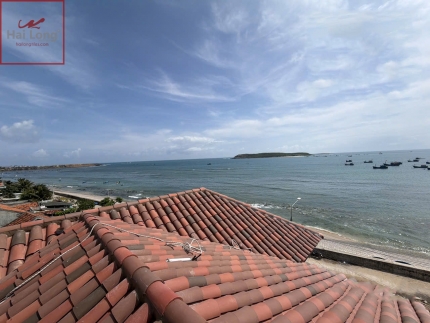 Ngói Địa Trung Hải tone trầm ứng dụng biệt thự ven biển 01