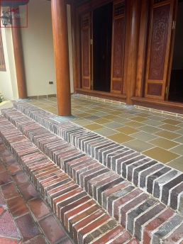 Gạch cổ Bát Tràng lát bậc thang hiên nhà